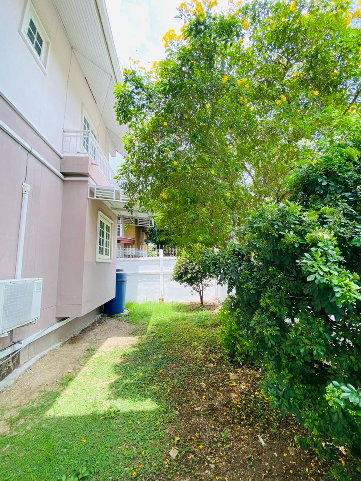 For SaleHouseOnnut, Udomsuk : House for sale in the back of the alley at Muang Thong 4, Sukhumvit 101 (Soi Wat Thammamongkol), near BTS Punnawithi and True Digital Park. Convenient travel location, suitable for both living and investment.