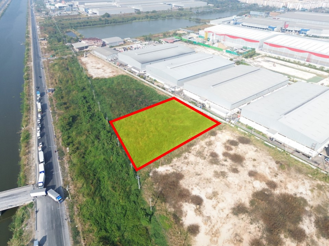 ขายที่ดินสมุทรปราการ สำโรง : ขายถูกที่สุด ที่ดิน ผังสีม่วง  ริมถนนเรียบคลองส่งน้ำสุวรรณภูมิ 3 ไร่ KK
