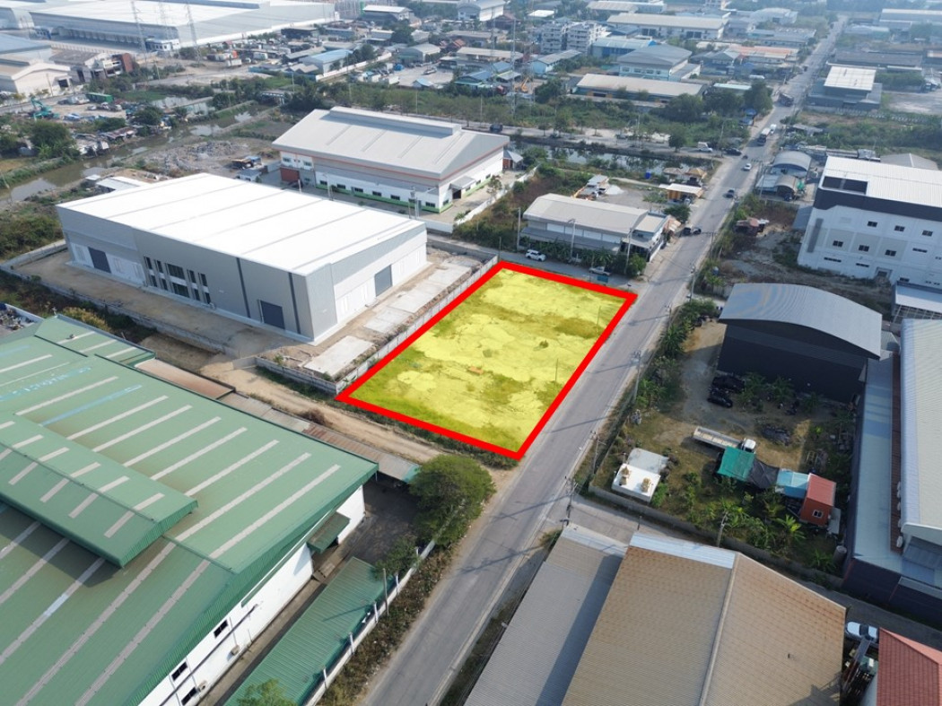 ขายที่ดินสมุทรปราการ สำโรง : ขายที่ดิน ผังสีม่วง ติดถนนเมน ซอยไทยประกัน 1 ไร่กว่า ใกล้ถ.เทพารักษ์แค่ 1.6 กม. KK