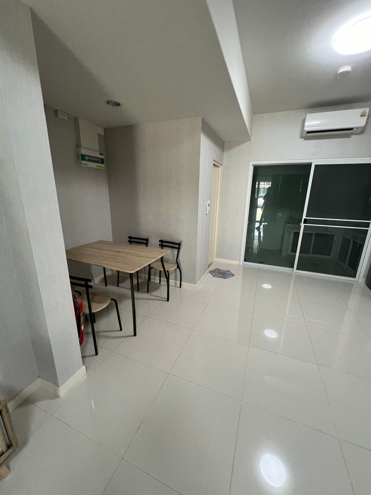 ให้เช่าทาวน์โฮมสมุทรปราการ สำโรง : ให้เช่า ทาวน์เฮ้าส์ อินดี้ 3 บางนา กม.7 เฟอร์ครบ มีครัวหลังบ้าน For Rent Indy 3 Bangna Km.7 Townhouse, Fully Furnished