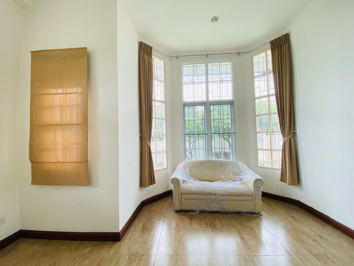 For SaleHouseOnnut, Udomsuk : House for sale in the back of the alley at Muang Thong 4, Sukhumvit 101 (Soi Wat Thammamongkol), near BTS Punnawithi and True Digital Park. Convenient travel location, suitable for both living and investment.