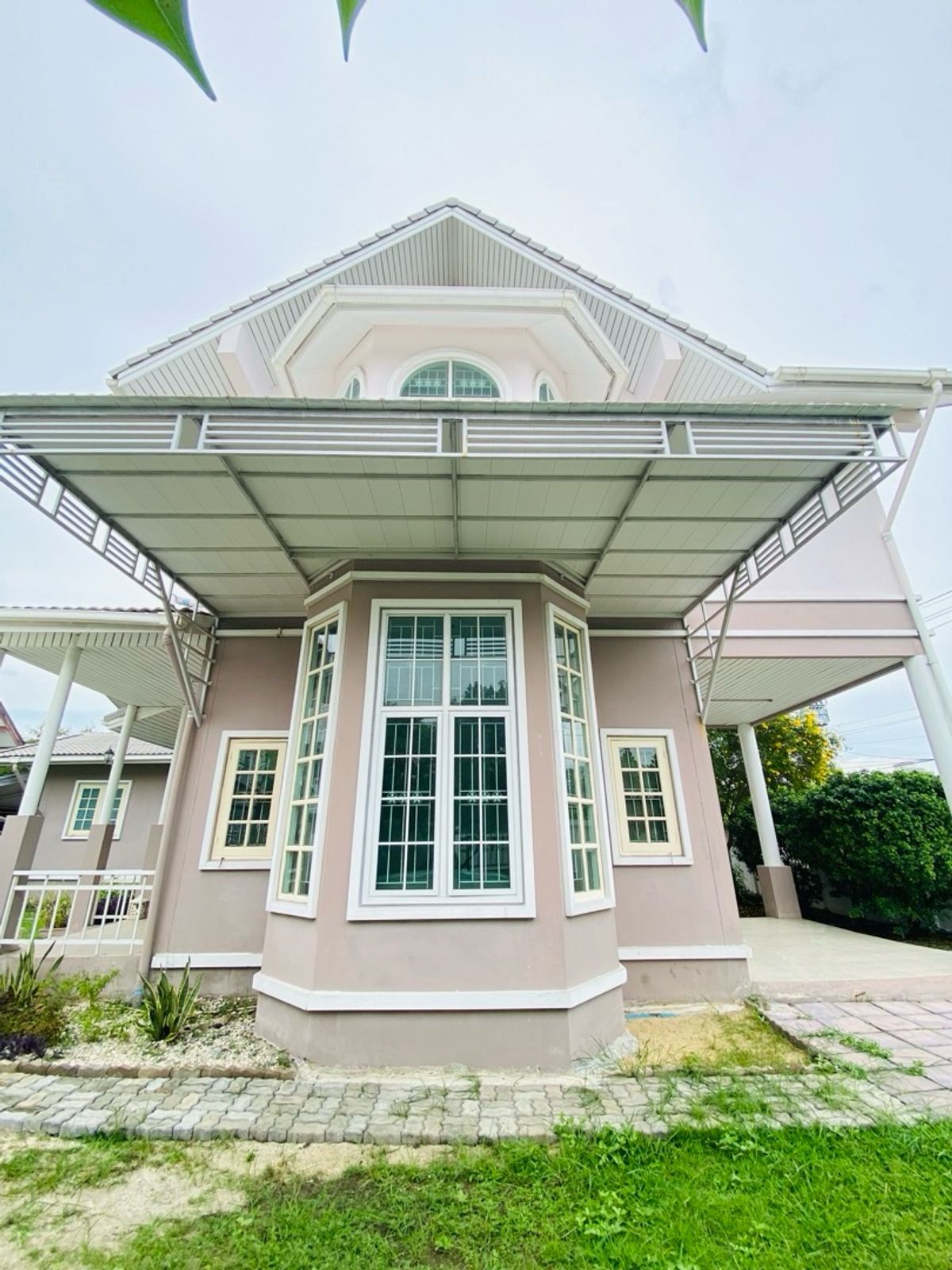 For SaleHouseOnnut, Udomsuk : House for sale in the back of the alley at Muang Thong 4, Sukhumvit 101 (Soi Wat Thammamongkol), near BTS Punnawithi and True Digital Park. Convenient travel location, suitable for both living and investment.