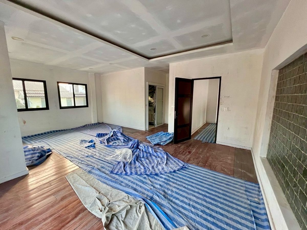 ขายบ้านพระราม 8 สามเสน ราชวัตร : 📢👇 โอกาสสุดพิเศษ! บ้านและที่ดินที่หายากในเขตนี้ สไตล์คลาสสิก บนที่ดินผืนใหญ่ ใจกลางดุสิต บรรยากาศร่มรื่น สงบ เดินทางสะดวก เหมาะสำหรับอยู่อาศัย ทำสำนักงาน คลีนิค โฮมออฟฟิศ หรือพัฒนาเป็นคาเฟ่บูทีคโฮเทล **ขายตามสภาพ**