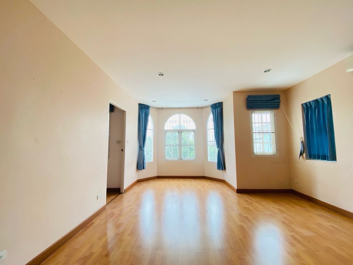 For SaleHouseOnnut, Udomsuk : House for sale in the back of the alley at Muang Thong 4, Sukhumvit 101 (Soi Wat Thammamongkol), near BTS Punnawithi and True Digital Park. Convenient travel location, suitable for both living and investment.