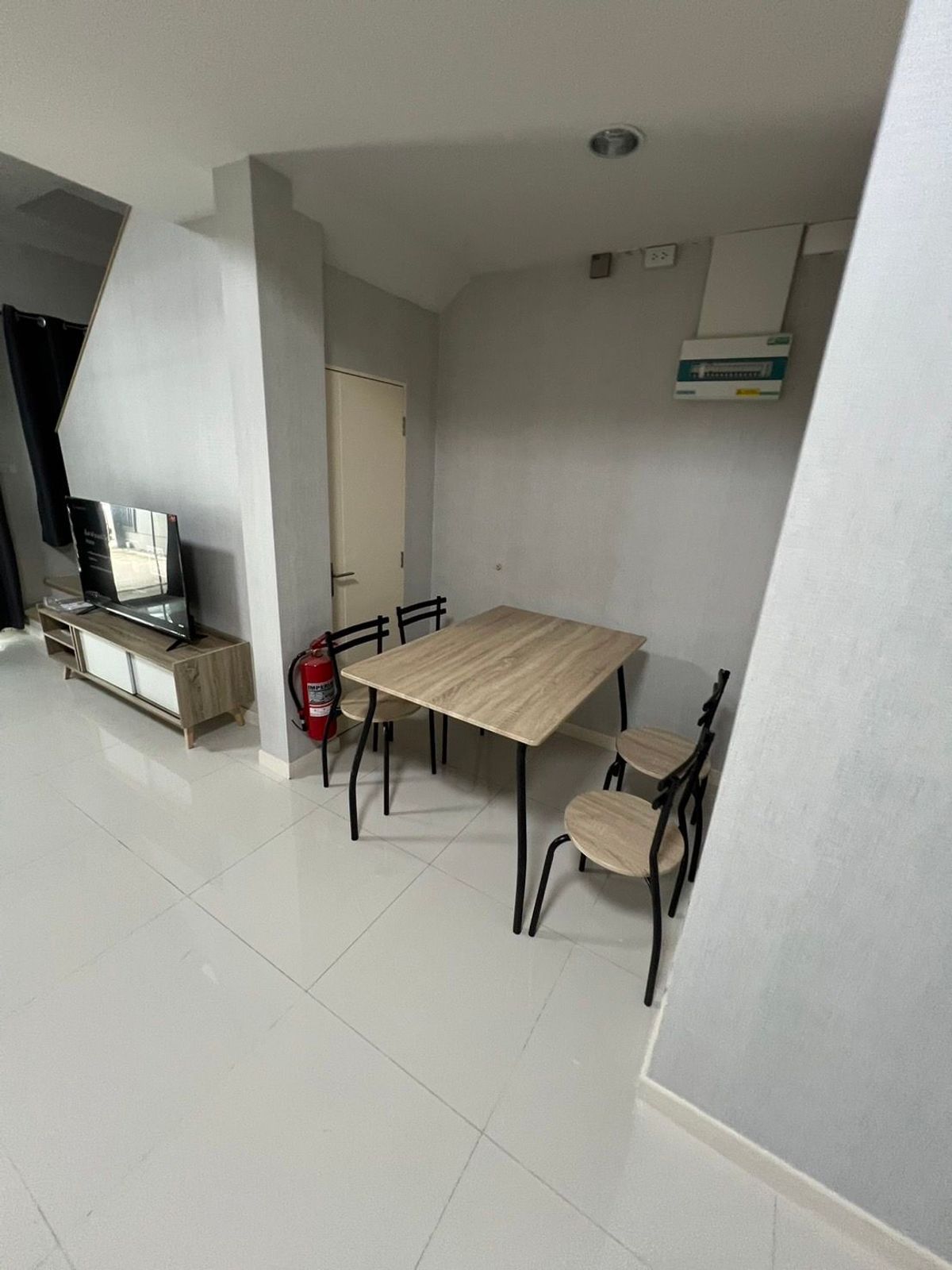 ให้เช่าทาวน์โฮมสมุทรปราการ สำโรง : ให้เช่า ทาวน์เฮ้าส์ อินดี้ 3 บางนา กม.7 เฟอร์ครบ มีครัวหลังบ้าน For Rent Indy 3 Bangna Km.7 Townhouse, Fully Furnished