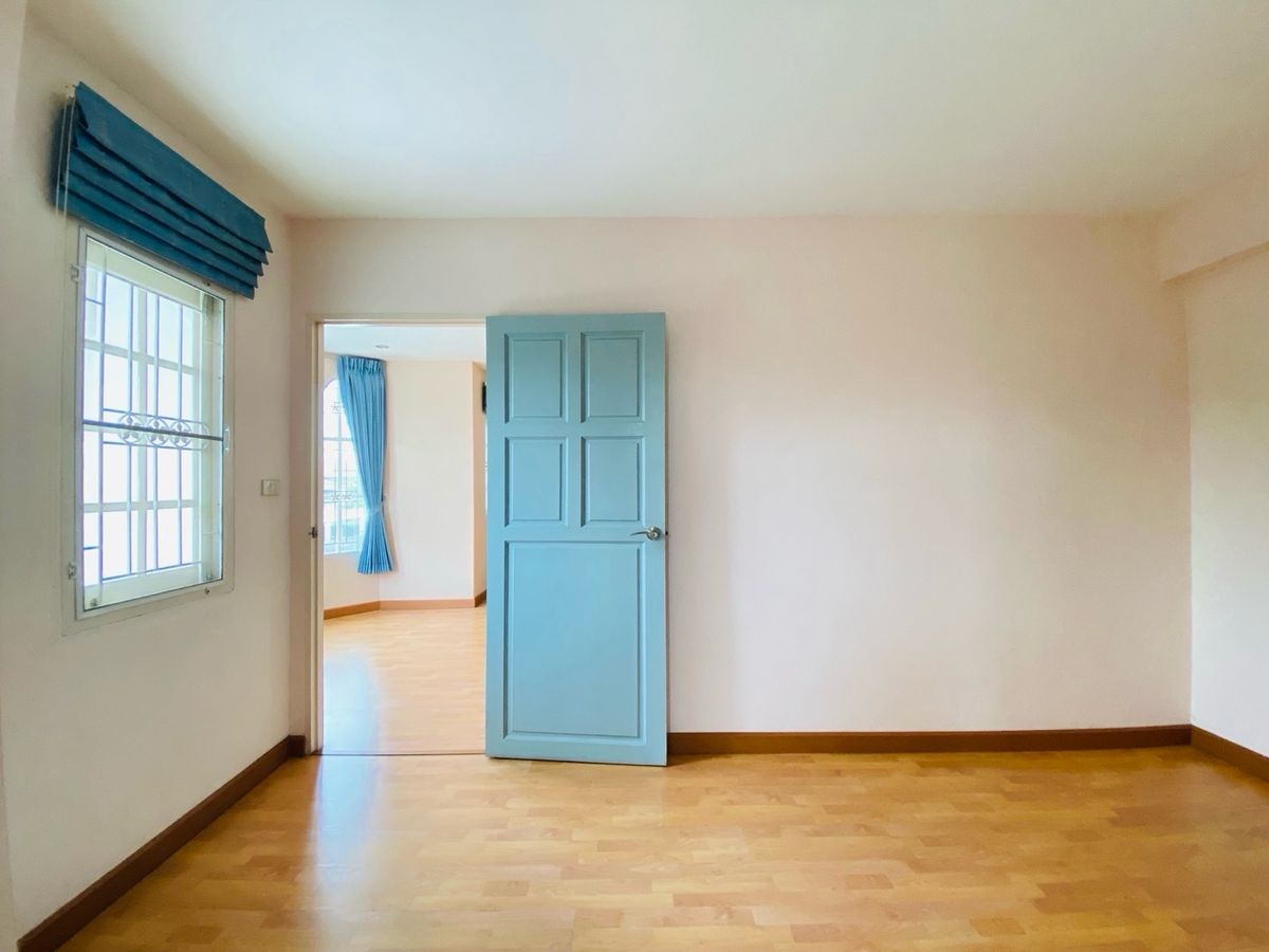 For SaleHouseOnnut, Udomsuk : House for sale in the back of the alley at Muang Thong 4, Sukhumvit 101 (Soi Wat Thammamongkol), near BTS Punnawithi and True Digital Park. Convenient travel location, suitable for both living and investment.