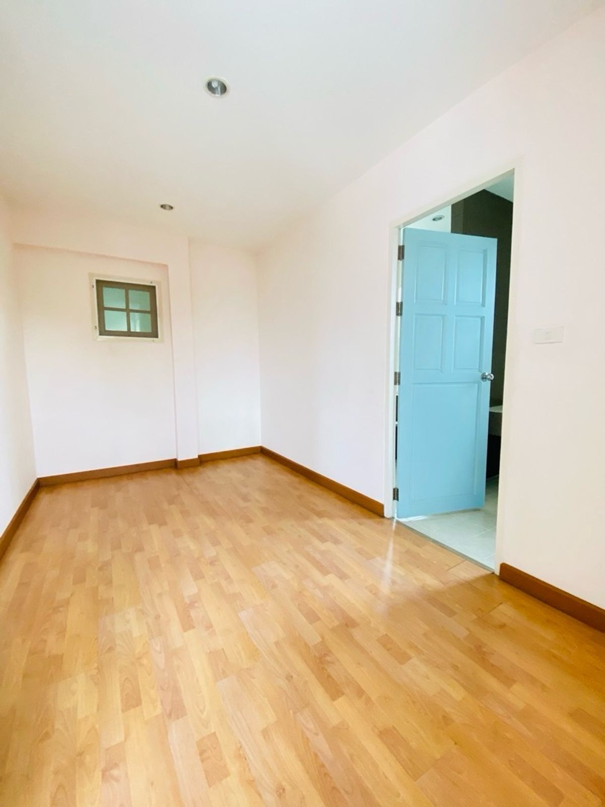 For SaleHouseOnnut, Udomsuk : House for sale in the back of the alley at Muang Thong 4, Sukhumvit 101 (Soi Wat Thammamongkol), near BTS Punnawithi and True Digital Park. Convenient travel location, suitable for both living and investment.