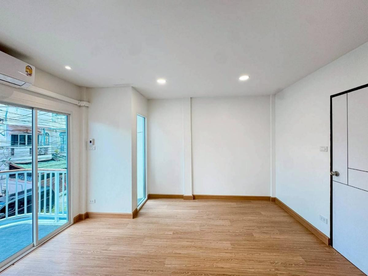 ขายทาวน์โฮมโชคชัย4 ลาดพร้าว71 : ขายทาวน์เฮ้าส์/ทาวน์โฮม  หมู่บ้าน 84 แมนชั่น MRT-ลาดพร้าว 71 (สายสีเหลือง) วังทองหลาง เขต วังทองหลาง กรุงเทพ CX-123892 