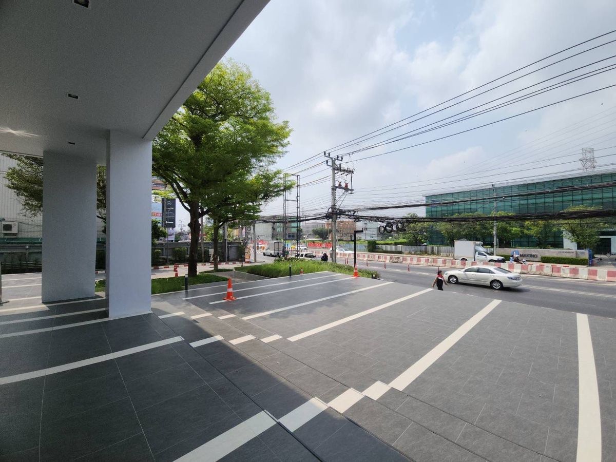 For RentShowroomPattanakan, Srinakarin : Showroom / retail area for rent of Phatthanakan Road