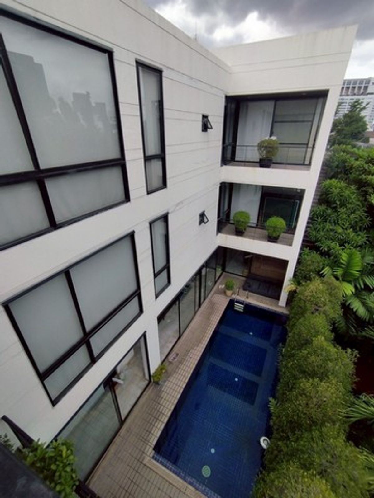 ให้เช่าโฮมออฟฟิศอารีย์ อนุสาวรีย์ : ให้เช่าบ้านเดี่ยว4ชั้นย่านอารีย์พญาไทราชครู 650ตร.ม.4นอนพร้อมสระว่ายน้ำส่วนตัว เฟอร์บางส่วน เหมาะอยู่อาศัยและทำโฮมออฟฟิศ ใกล้BTSอารีย์ กระทรวงการคลัง สามเสน ดุสิต