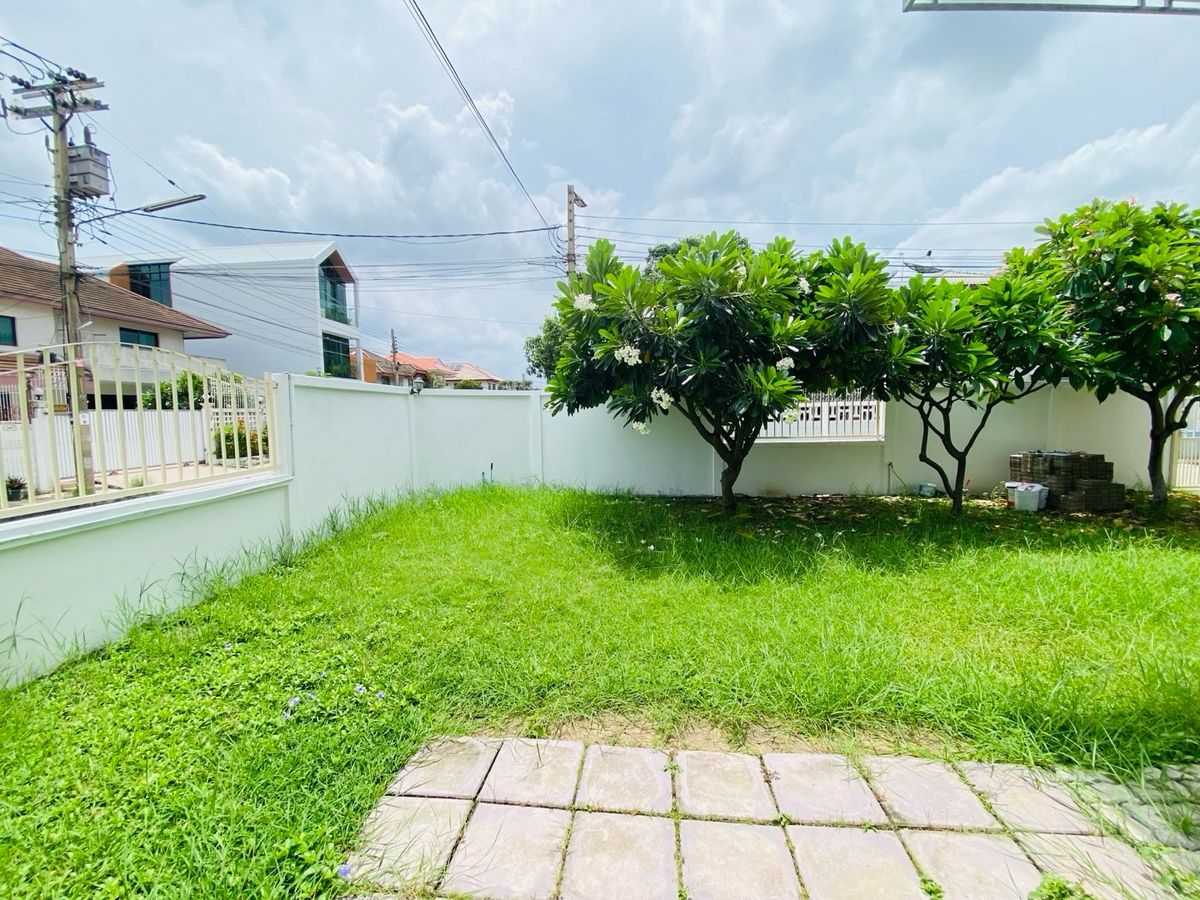 For SaleHouseOnnut, Udomsuk : House for sale in the back of the alley at Muang Thong 4, Sukhumvit 101 (Soi Wat Thammamongkol), near BTS Punnawithi and True Digital Park. Convenient travel location, suitable for both living and investment.