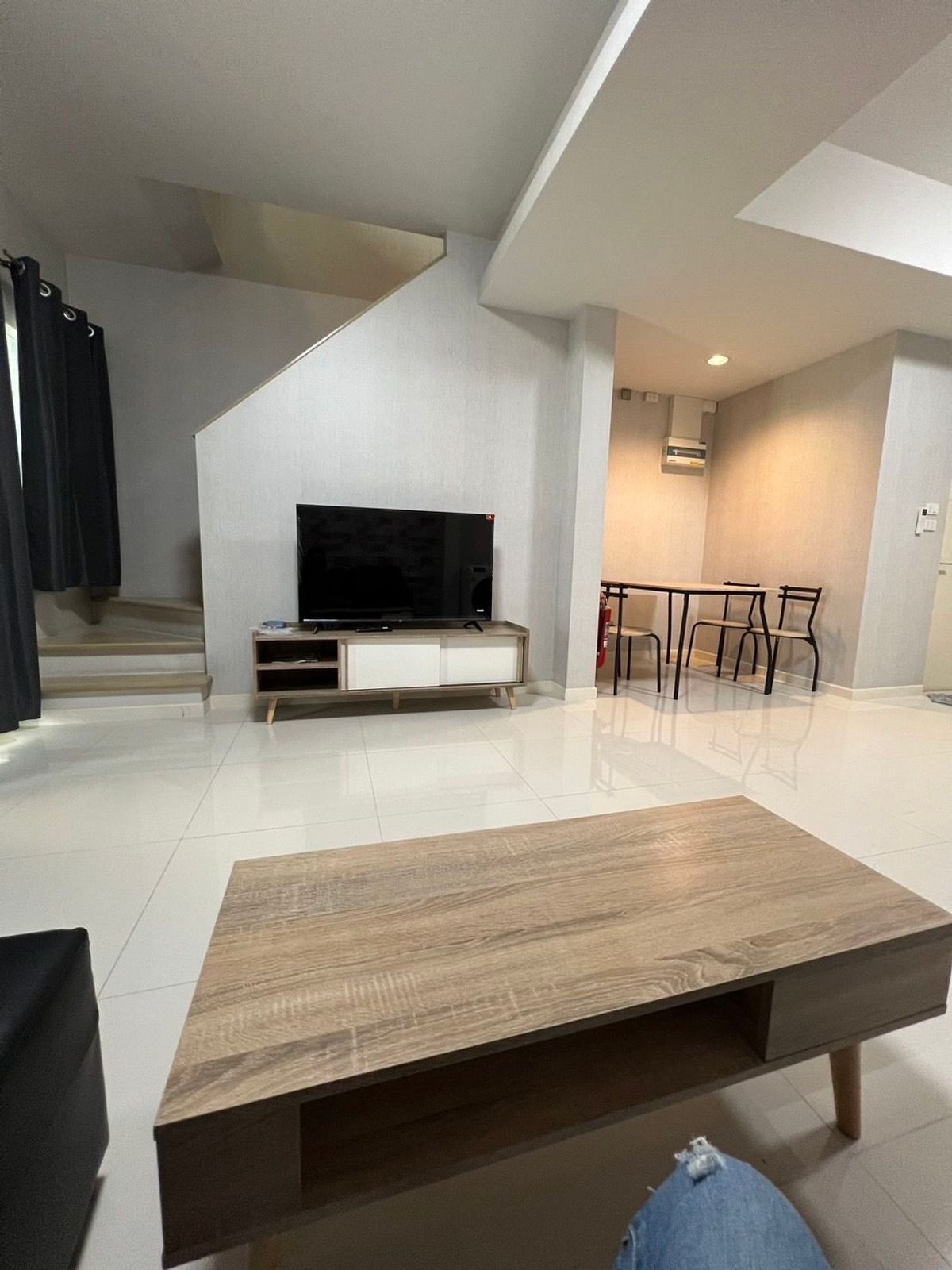 ให้เช่าทาวน์โฮมสมุทรปราการ สำโรง : ให้เช่า ทาวน์เฮ้าส์ อินดี้ 3 บางนา กม.7 เฟอร์ครบ มีครัวหลังบ้าน For Rent Indy 3 Bangna Km.7 Townhouse, Fully Furnished