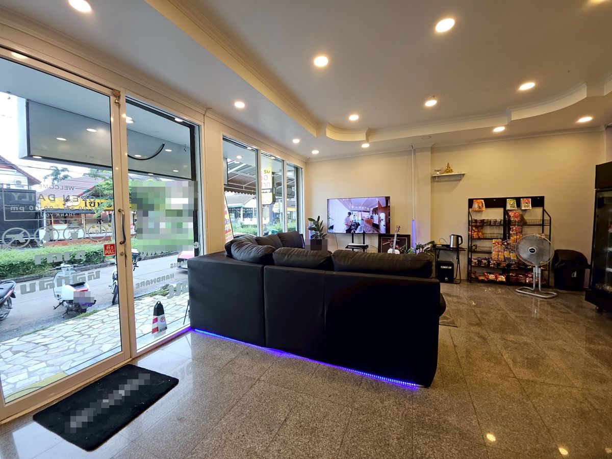 ขายอาคารพาณิชย์ปทุมธานี รังสิต ธรรมศาสตร์ : ลงทุนวันนี้! รับค่าเช่าทันที ทำเลค้าขาย ริมถนนหลัก ใกล้มหาลัย-ตลาด-รถไฟฟ้า, ตึกแถว/อาคารพาณิชย์ 2 ชั้น, 20.6 ตร.วา, ริมถนนเอกทักษิณ หมู่บ้านเมืองเอก ทำเลค้าขาย, ใกล้มหาวิทยาลัยรังสิต, ใกล้รถไฟฟ้าสายสีแดง สถานีหลักหก 