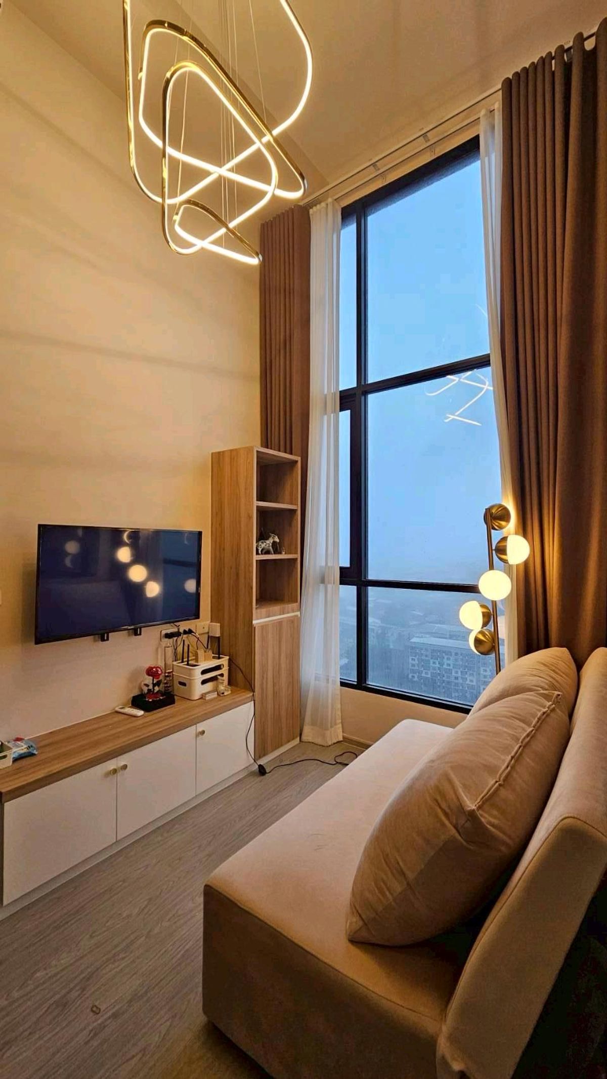 ให้เช่าคอนโดเสรีไทย-นิด้า : ✨️✨️ปล่อยเช่าห้องใหม่ Built-inสวยมากๆ✨️✨️
🏙🏙Origin Plug&Play Ramkhamhaeng Triple Station🏙🏙
(ออริจิ้น ปลั๊กแอนด์เพลย์ รามคำแหง ทริปเปิ้ล สเตชั่น)