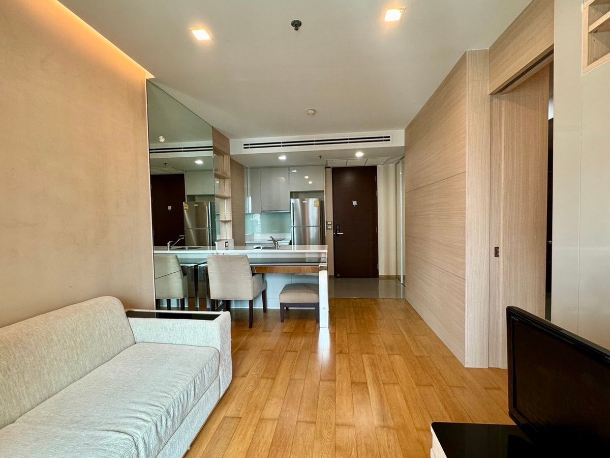 ขายคอนโดพระราม 9 เพชรบุรีตัดใหม่ RCA : FOR SALE  1 BEDROOM 45 SQ.M  FULLY FURNITURE   NEGOTIATION