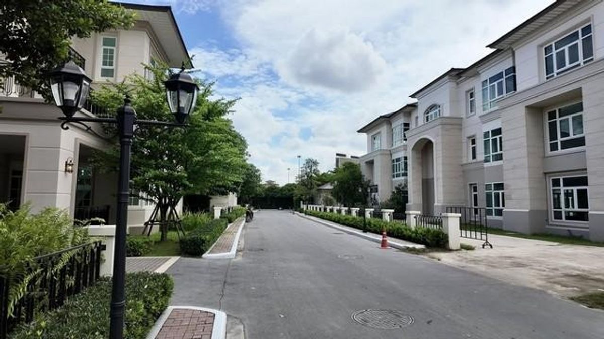 ขายบ้านเลียบทางด่วนรามอินทรา : ขายบ้านโครงการหรูระดับ 6 ดาว Super Luxury หมู่บ้าน คริสตัล โซลานา (Crystal Solana) ถนนเลียบทางด่วนรามอินทรา บ้านใหม่ไม่เคยเข้าอยู่
