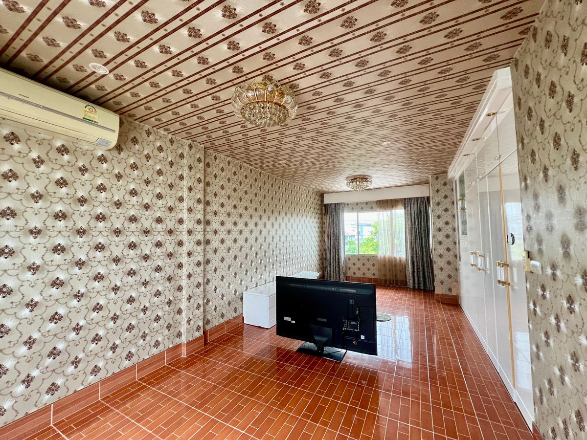 For RentTownhomePattanakan, Srinakarin : 🏡 For Rent: 2-Bedroom Townhome at Town Avenue Rama 9 by Sansiri ✨ Great location in Soi Krungthep Kreetha 7 | Beautiful home, ready to move in ✨