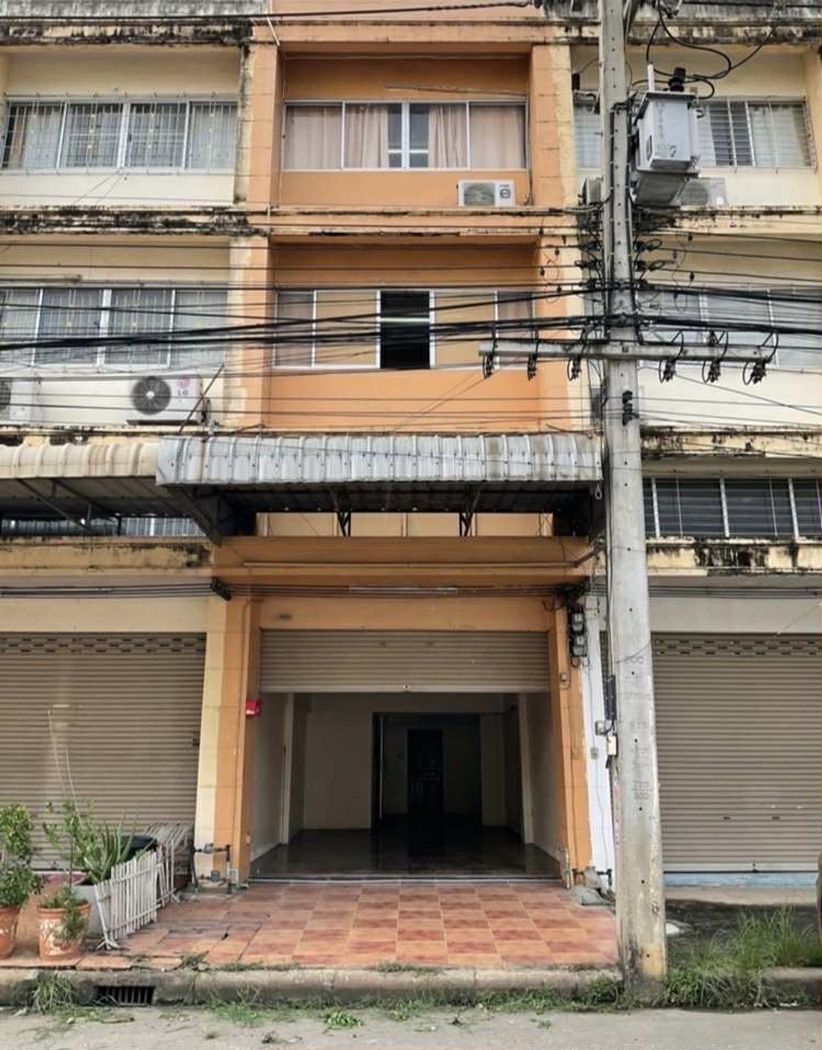 ให้เช่าอาคารพาณิชย์ปทุมธานี รังสิต ธรรมศาสตร์ : เช่า ตึก/อาคารพาณิชย์ 3 ชั้นครึ่ง ถนนคลองลวงเมืองใหม่ หน้าสวนสาธารณะ 16,000 บาท/เดือน 