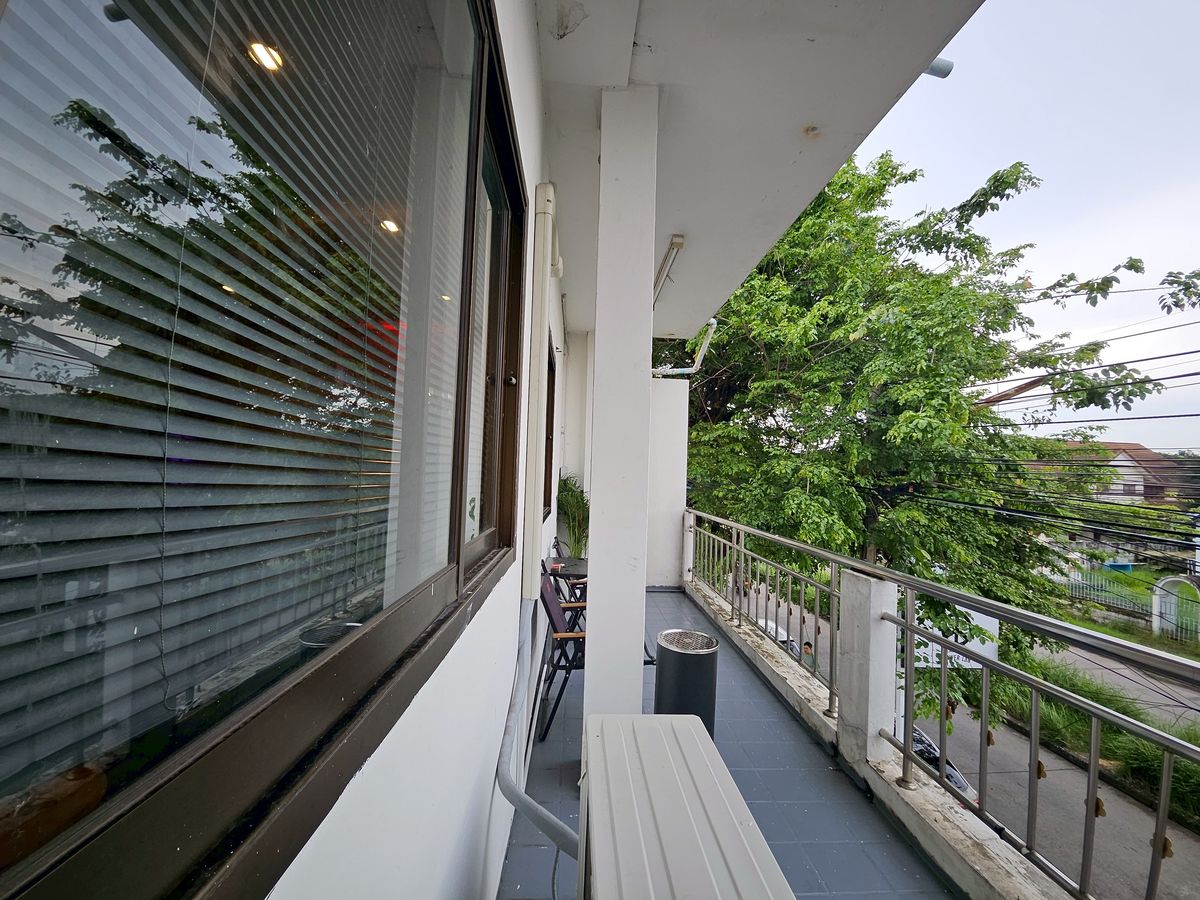 ขายอาคารพาณิชย์ปทุมธานี รังสิต ธรรมศาสตร์ : ลงทุนวันนี้! รับค่าเช่าทันที ทำเลค้าขาย ริมถนนหลัก ใกล้มหาลัย-ตลาด-รถไฟฟ้า, ตึกแถว/อาคารพาณิชย์ 2 ชั้น, 20.6 ตร.วา, ริมถนนเอกทักษิณ หมู่บ้านเมืองเอก ทำเลค้าขาย, ใกล้มหาวิทยาลัยรังสิต, ใกล้รถไฟฟ้าสายสีแดง สถานีหลักหก 