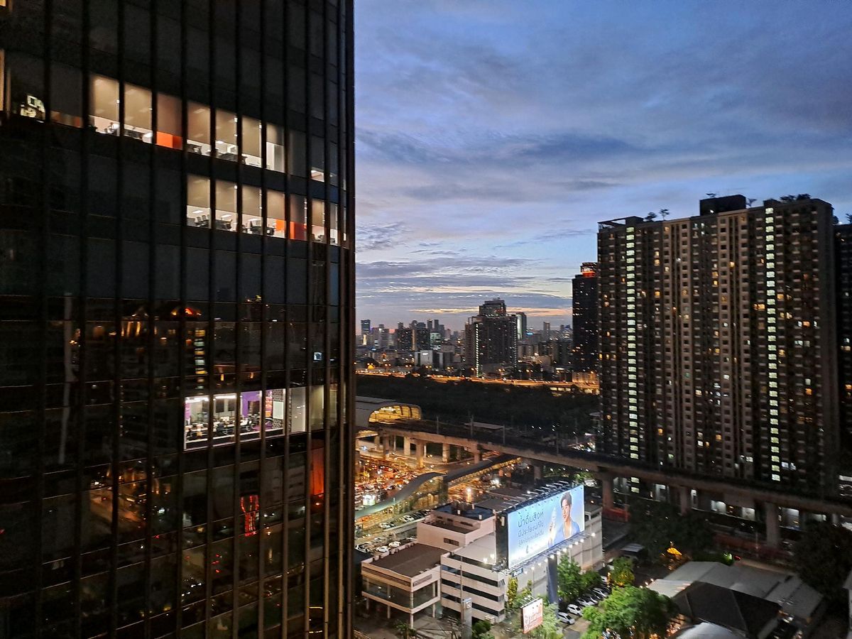 For RentCondoRama9, Petchburi, RCA : For Rent Supalai Premier Asoke 1 Bedroom 50.5 SQM. Fully Fully Furnished Closet to MRT PETCJBURI 150 Metresclose to Srinakarin Wirote Pradarnmit UniversityClose to Airportlink Please Contacf ME095 905 3535