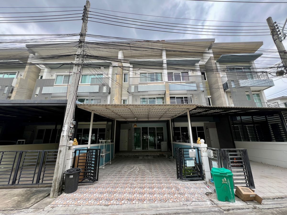 For RentTownhomePattanakan, Srinakarin : 🏡 For Rent: 2-Bedroom Townhome at Town Avenue Rama 9 by Sansiri ✨ Great location in Soi Krungthep Kreetha 7 | Beautiful home, ready to move in ✨