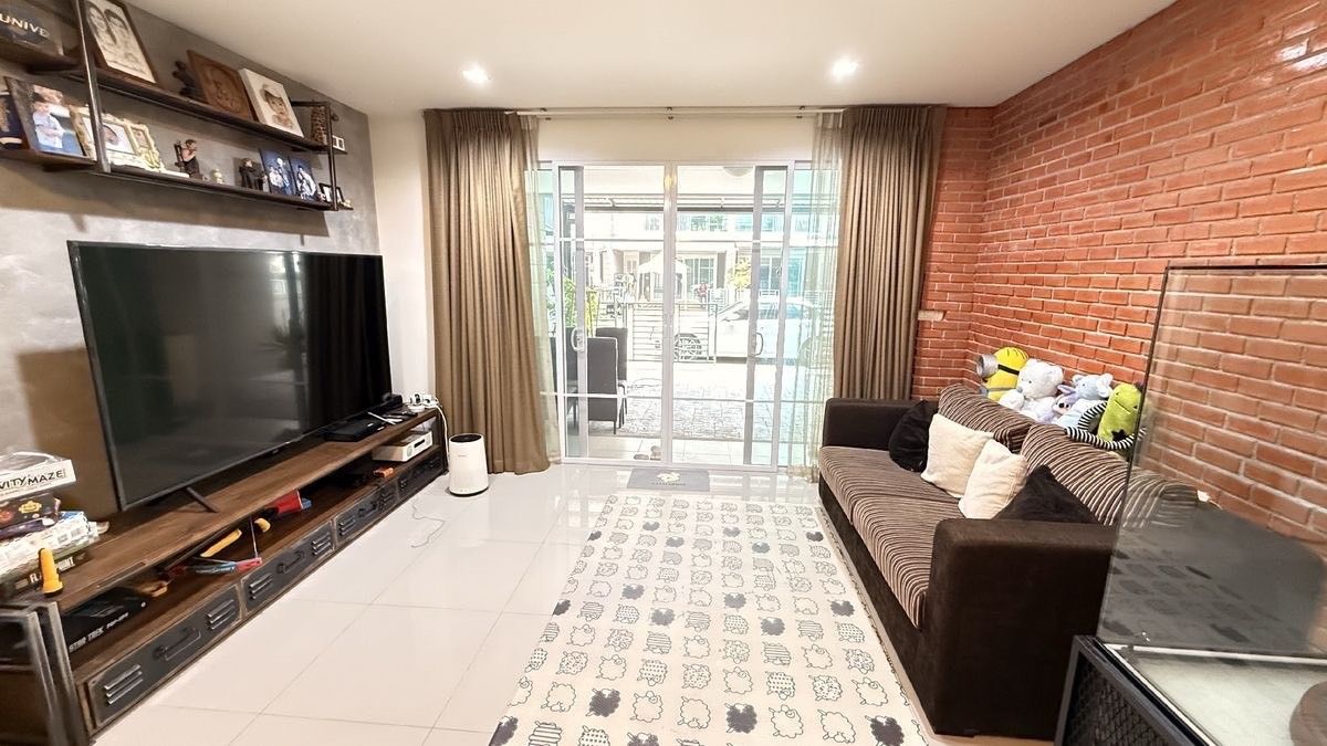 ขายทาวน์โฮมอ่อนนุช อุดมสุข : ขาย ทาวน์โฮม 3 ชั้น Town Avenue ศรีนครินทร์ (อ่อนนุช 68) แต่งสวยพร้อมอยู่ ใกล้ MRT สายสีเหลือง ศรีนุช แค่ 650 ม.  ขาย 5.6 ล้านบาท ขายพร้อมผู้เช่า 33,000/เดือน  Yield ประมาณ 7%