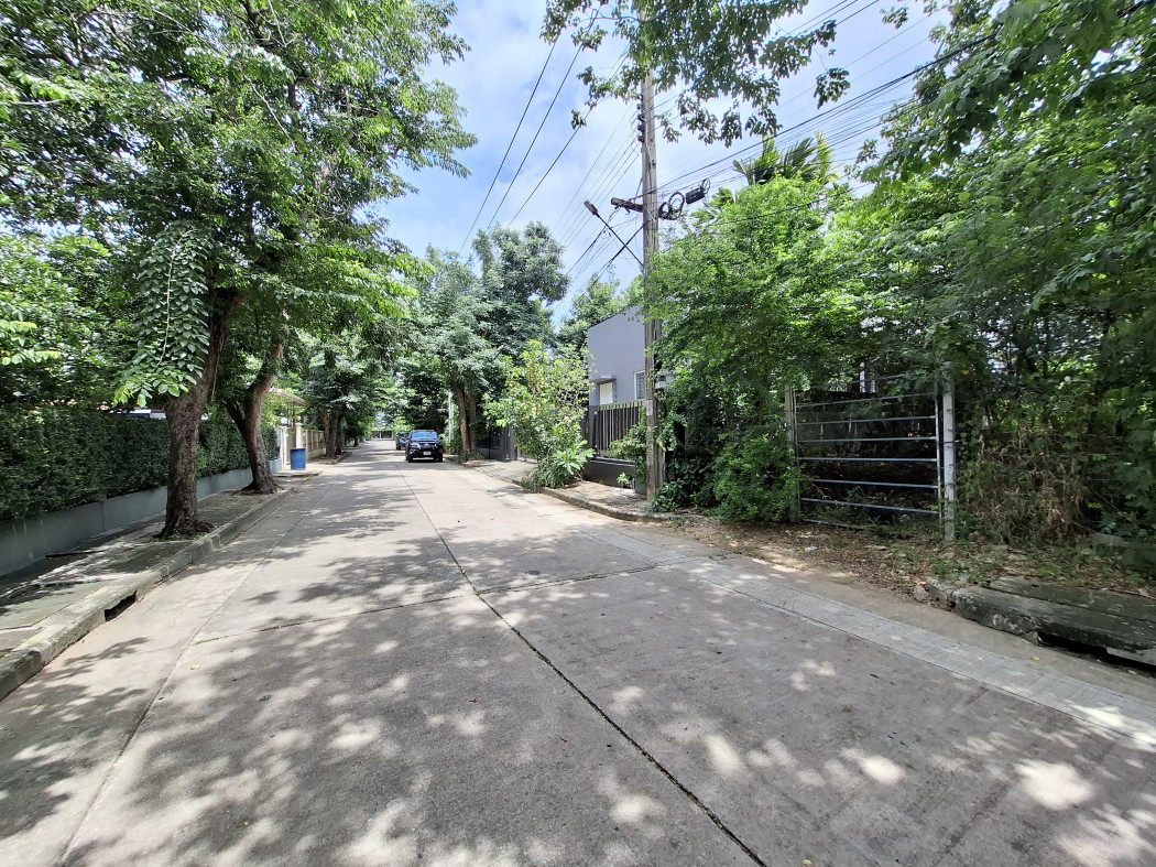 For SaleLandSukhumvit, Asoke, Thonglor : Land for sale, Soi Chuanchuen 3-1, size 135 sq w, near Kanchanaphisek Road, only 450 m. KK
