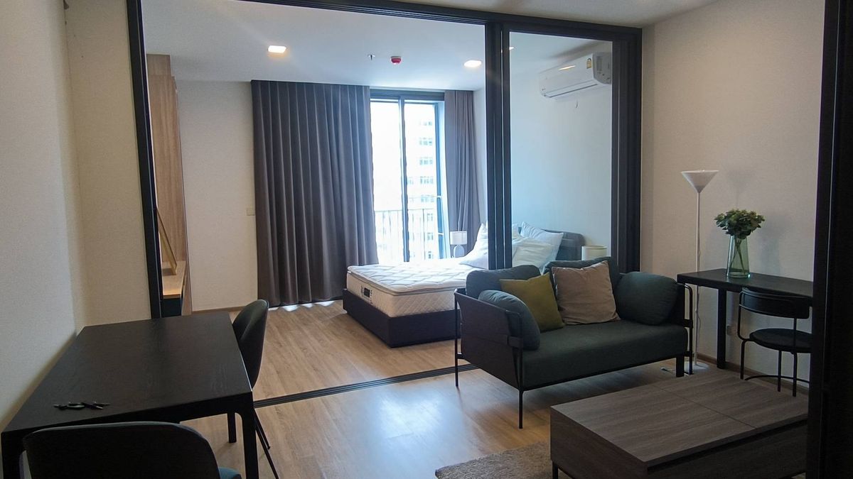 For RentCondoRatchathewi,Phayathai : The room is free and watching! XT Phayathai is 600 meters next to the BTS north. The view is not blocked, not next to school. Price negotiable