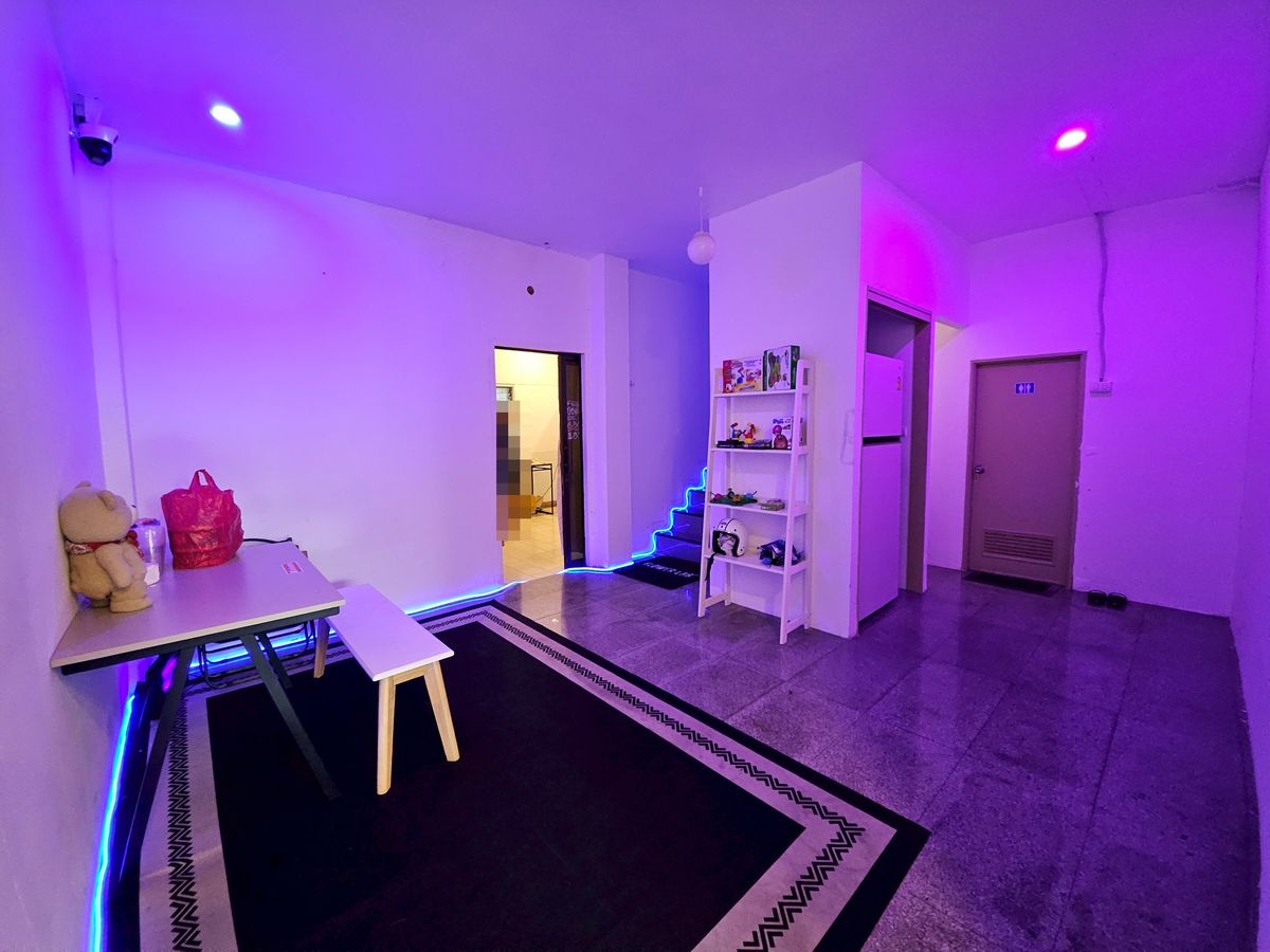 ขายอาคารพาณิชย์ปทุมธานี รังสิต ธรรมศาสตร์ : ลงทุนวันนี้! รับค่าเช่าทันที ทำเลค้าขาย ริมถนนหลัก ใกล้มหาลัย-ตลาด-รถไฟฟ้า, ตึกแถว/อาคารพาณิชย์ 2 ชั้น, 20.6 ตร.วา, ริมถนนเอกทักษิณ หมู่บ้านเมืองเอก ทำเลค้าขาย, ใกล้มหาวิทยาลัยรังสิต, ใกล้รถไฟฟ้าสายสีแดง สถานีหลักหก 