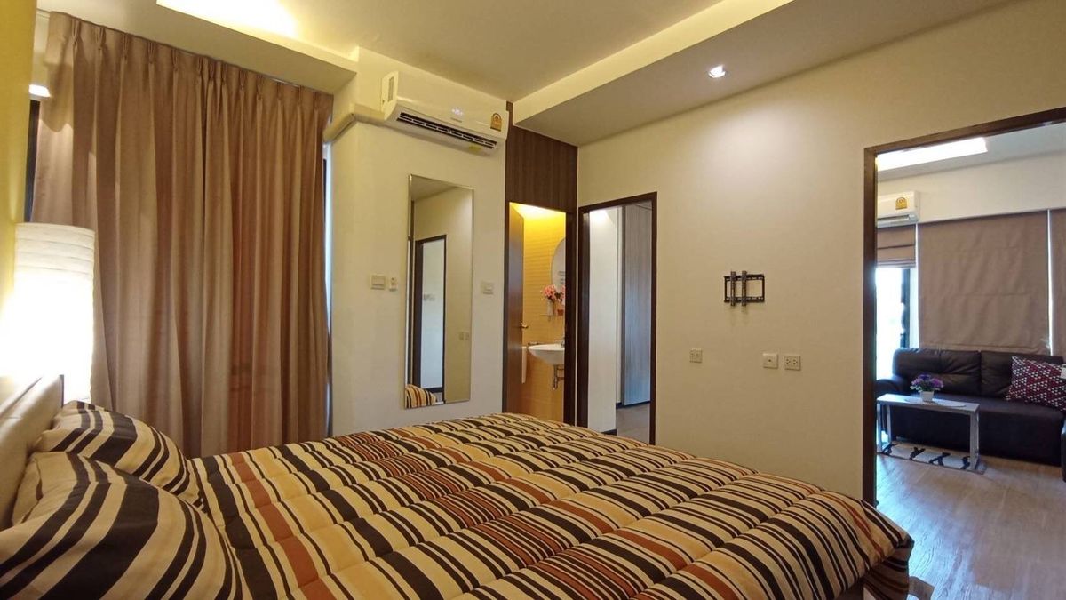 คอนโดพัฒนาการ ศรีนครินทร์ : Penthouse ห้องเดียวเท่านั้น ใหม่เอี่ยม!! 550 เมตร สถานีสวนหลวง ร.9  เฟอร์บิ้ลอิน แอร์ ทีวี ตู้เย็น ไมโครเวฟ เครื่องทำน้ำอุ่น กาต้มน้ำร้อน ที่นอน 6 ฟุต ห้องรับแขก โต๊ะกินข้าว ฟรีwifi ทำความสะอาด