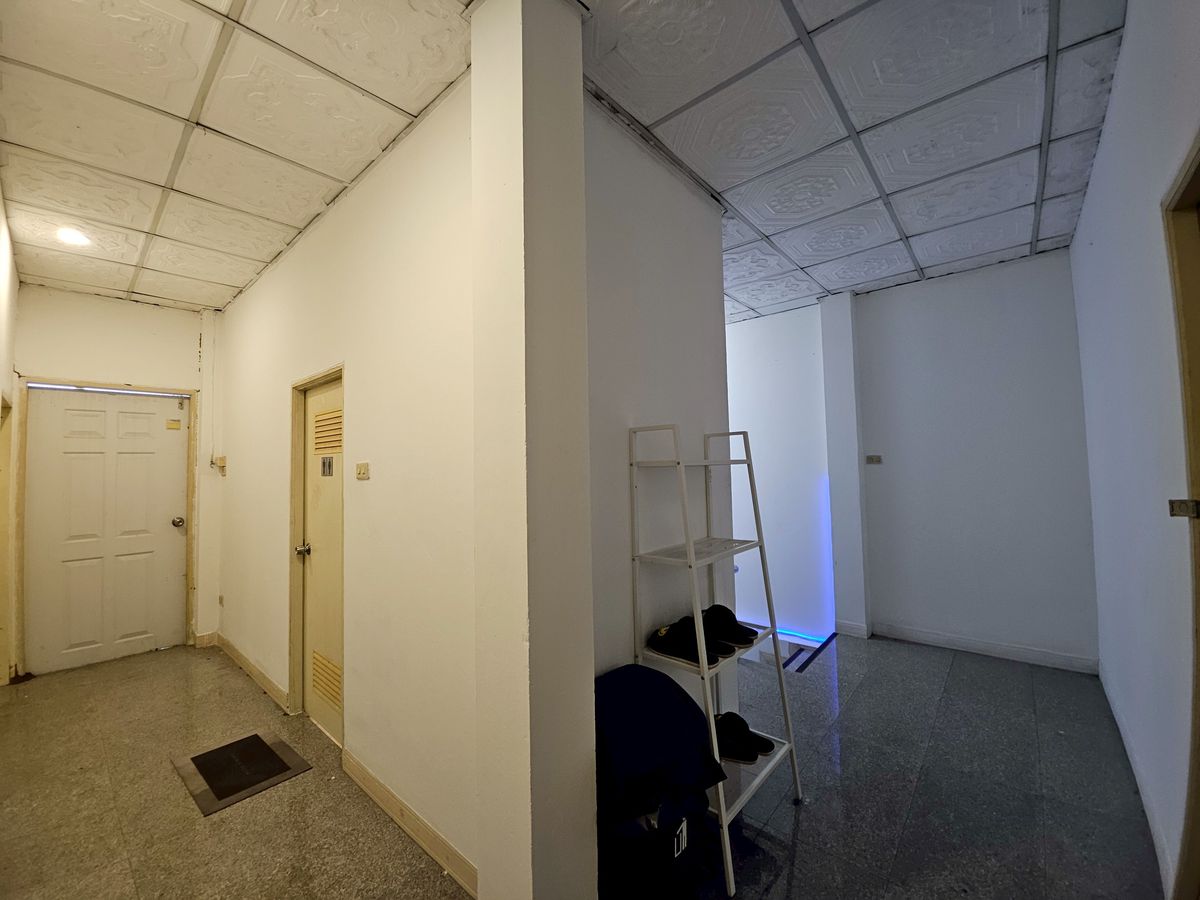 ขายอาคารพาณิชย์ปทุมธานี รังสิต ธรรมศาสตร์ : ลงทุนวันนี้! รับค่าเช่าทันที ทำเลค้าขาย ริมถนนหลัก ใกล้มหาลัย-ตลาด-รถไฟฟ้า, ตึกแถว/อาคารพาณิชย์ 2 ชั้น, 20.6 ตร.วา, ริมถนนเอกทักษิณ หมู่บ้านเมืองเอก ทำเลค้าขาย, ใกล้มหาวิทยาลัยรังสิต, ใกล้รถไฟฟ้าสายสีแดง สถานีหลักหก 