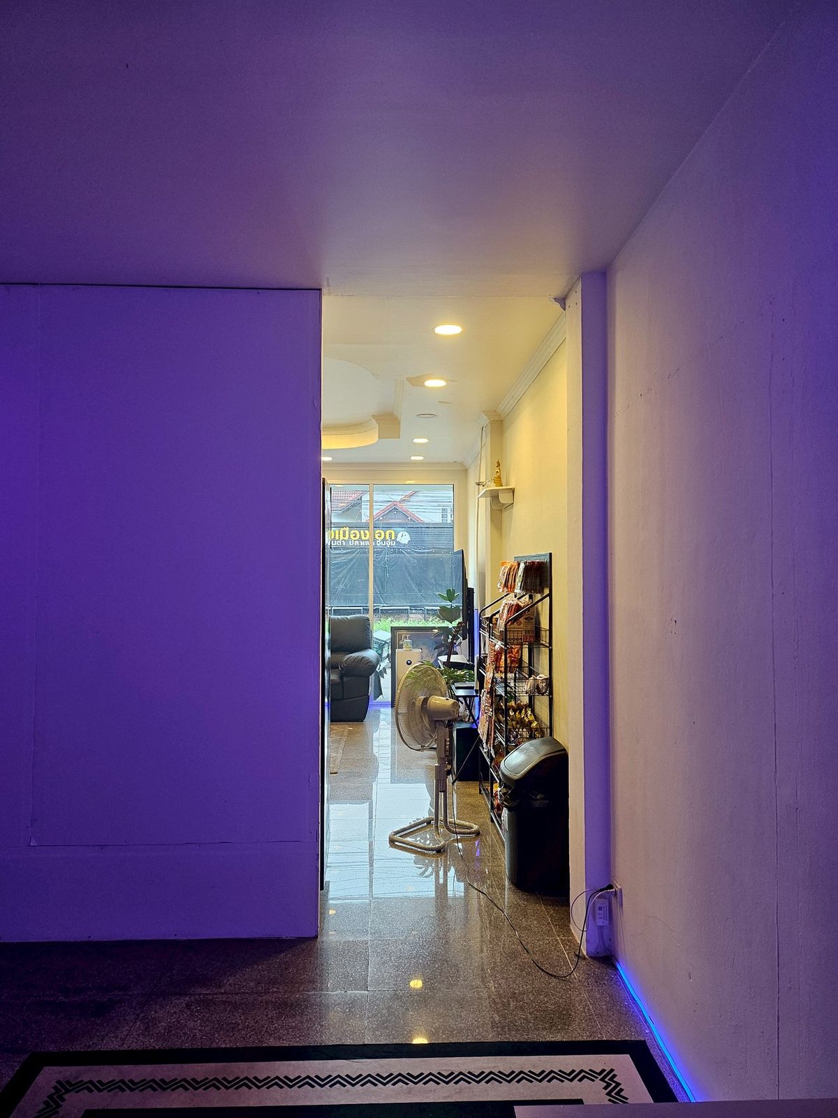 ขายอาคารพาณิชย์ปทุมธานี รังสิต ธรรมศาสตร์ : ลงทุนวันนี้! รับค่าเช่าทันที ทำเลค้าขาย ริมถนนหลัก ใกล้มหาลัย-ตลาด-รถไฟฟ้า, ตึกแถว/อาคารพาณิชย์ 2 ชั้น, 20.6 ตร.วา, ริมถนนเอกทักษิณ หมู่บ้านเมืองเอก ทำเลค้าขาย, ใกล้มหาวิทยาลัยรังสิต, ใกล้รถไฟฟ้าสายสีแดง สถานีหลักหก 