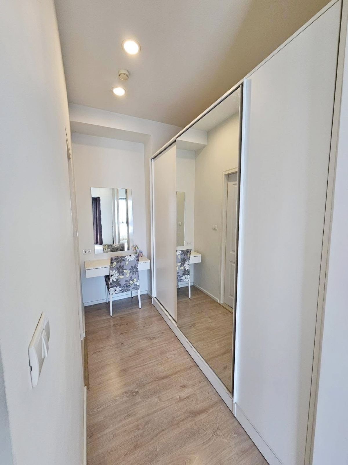 ขายคอนโดพัฒนาการ ศรีนครินทร์ : S-S1R9142  ขายคอนโด เอสวัน พระราม 9, ขนาด 65 ตรม.❤️2 นอน 2 น้ำ, ชั้น 4 ตึกบี 4.9 ล้าน 064-959-8900