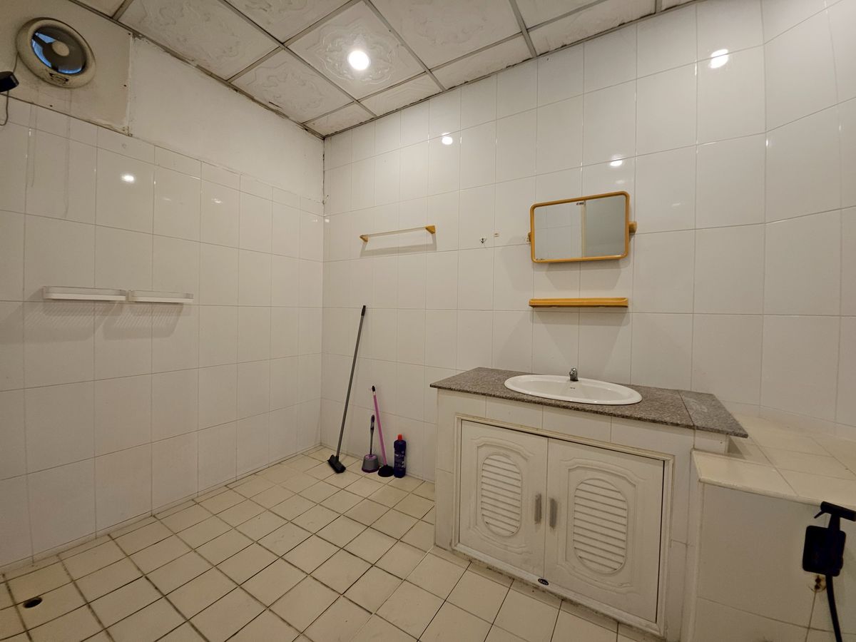 ขายอาคารพาณิชย์ปทุมธานี รังสิต ธรรมศาสตร์ : ลงทุนวันนี้! รับค่าเช่าทันที ทำเลค้าขาย ริมถนนหลัก ใกล้มหาลัย-ตลาด-รถไฟฟ้า, ตึกแถว/อาคารพาณิชย์ 2 ชั้น, 20.6 ตร.วา, ริมถนนเอกทักษิณ หมู่บ้านเมืองเอก ทำเลค้าขาย, ใกล้มหาวิทยาลัยรังสิต, ใกล้รถไฟฟ้าสายสีแดง สถานีหลักหก 