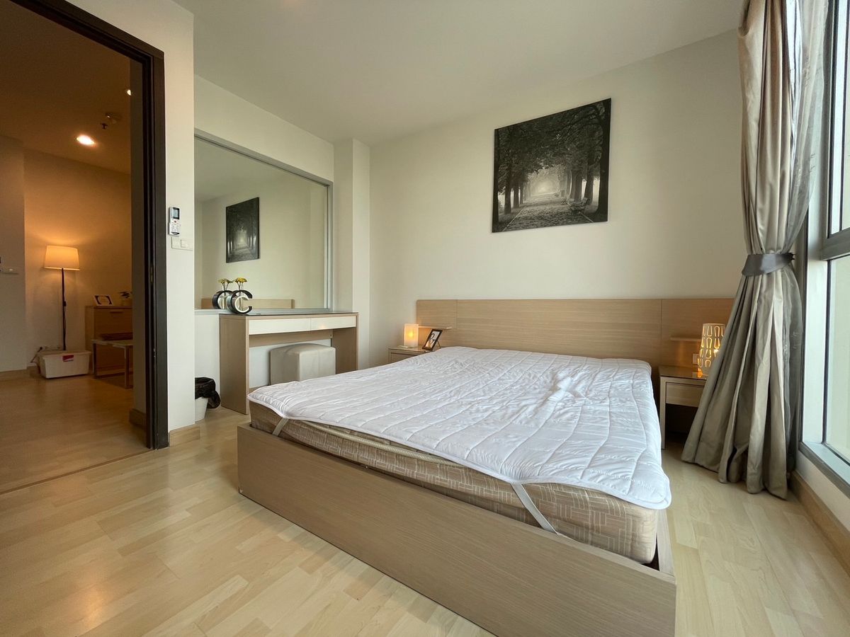 For RentCondoRatchadapisek, Huaikwang, Suttisan : 🏙️ ** Rhythm Ratchada Condo for Rent - 1 Bedroom | 36 sq.m. | MRT Ratchadaphisek only 10 steps! | Only 20,000 baht/month **