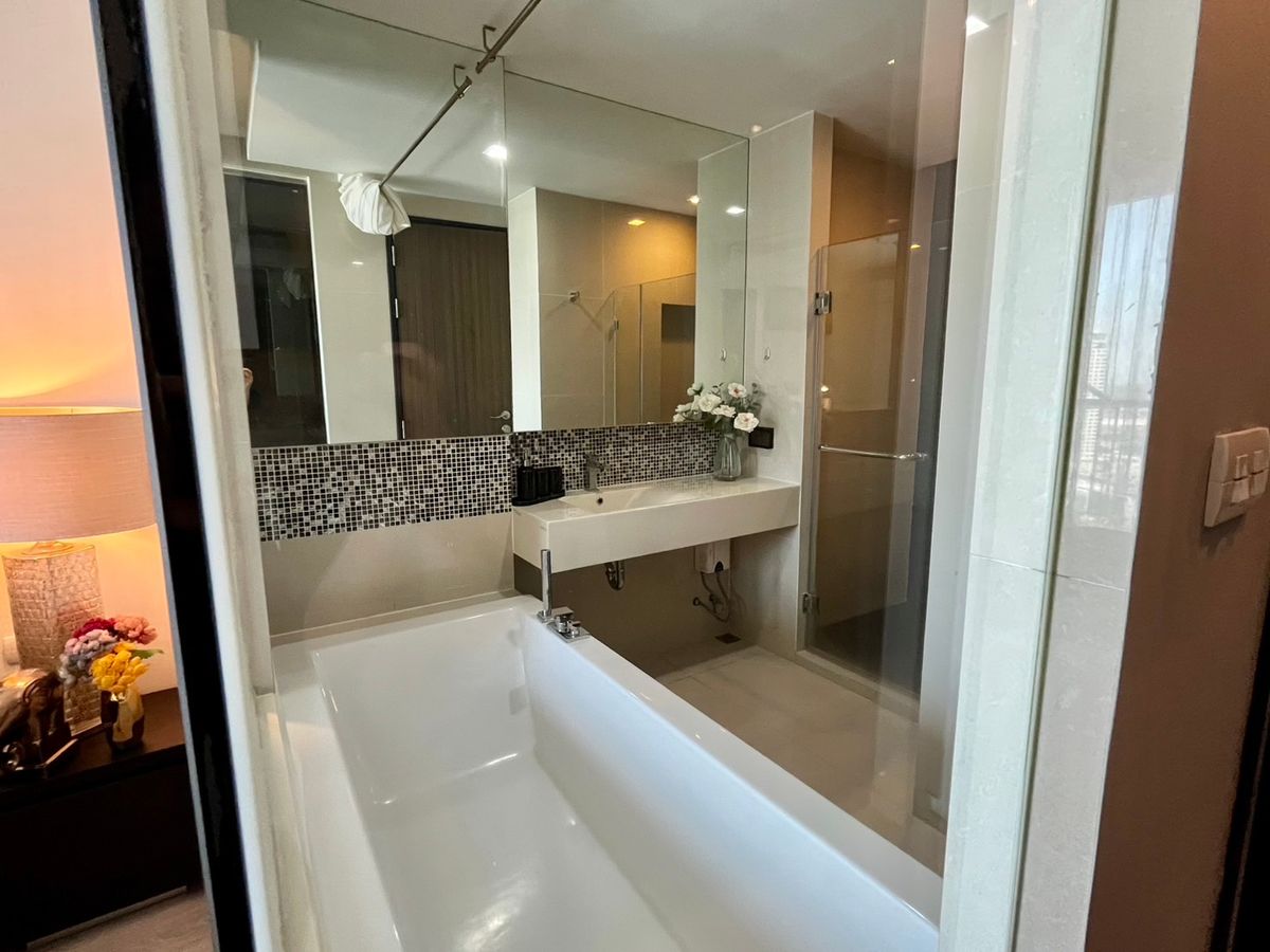 For RentCondoOnnut, Udomsuk : 🔥For urgent rent🔥 Rhythm Sukhumvit 44/1, spacious room + bathtub, fully furnished (next to BTS Phra Khanong)