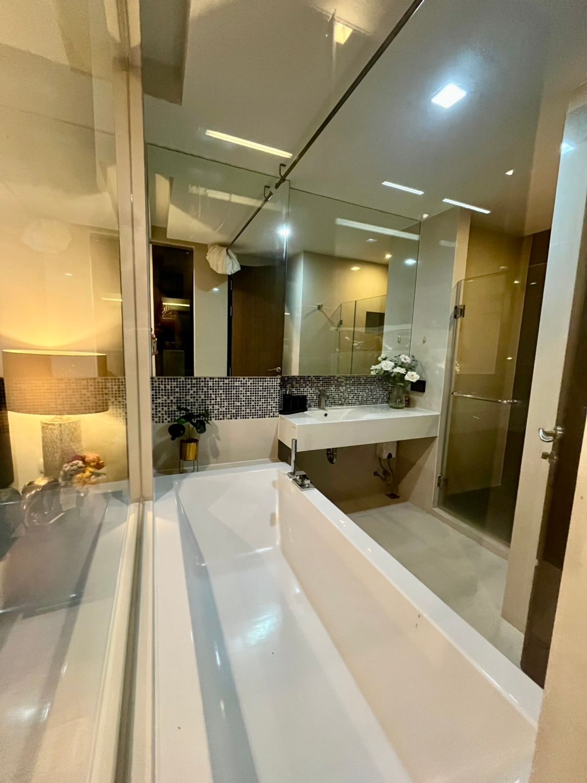 For RentCondoOnnut, Udomsuk : 🔥For urgent rent🔥 Rhythm Sukhumvit 44/1, spacious room + bathtub, fully furnished (next to BTS Phra Khanong)