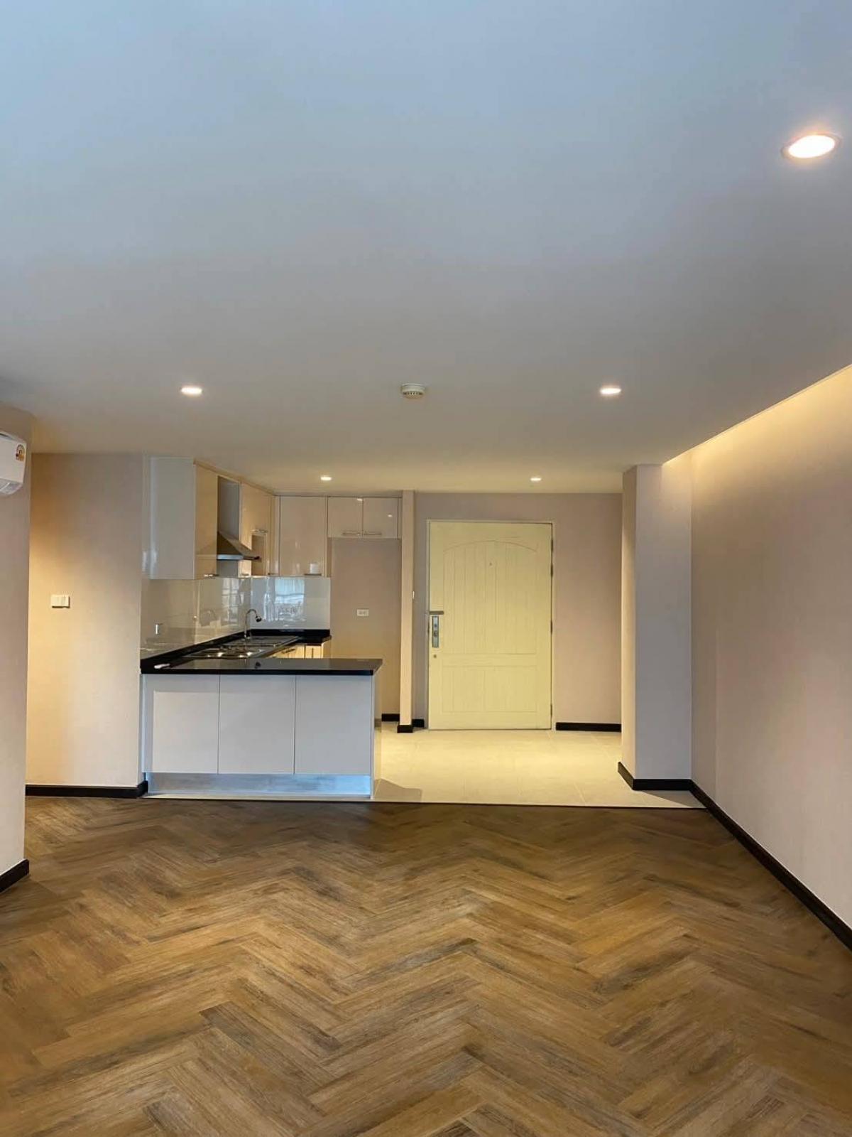 For SaleCondoSapankwai,Jatujak : Luxury condo 2 bedrooms 101 sq.m. near BTS Saphan KhwaiBaxtor Condominium priced at 11.99 million with complete amenities!