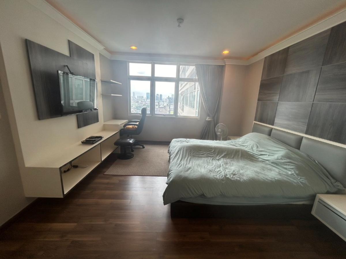 For SaleCondoRatchathewi,Phayathai : Condo in the heart of Victory Monument, 2 bedrooms, 72 sq.m., priced at 5.99 million THB.Chewathai Ratchaprarop, all amenities included for free!