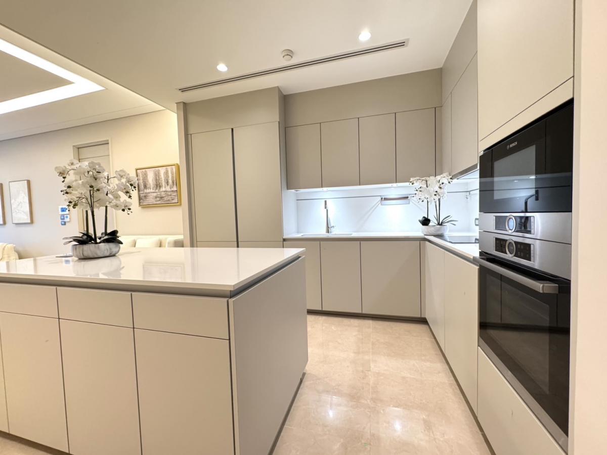 ขายคอนโดวิทยุ ชิดลม หลังสวน : 28/02/2026, รวมค่าโอนที่สุดของความหรูหราที่ The Residences @ Sindhorn Kempinski! คอนโด 2 ห้องนอน 143 ตร.ม. ใจกลางชิดลม ขาย 49 ล้าน หรือเช่า 300,000 บ./ด.