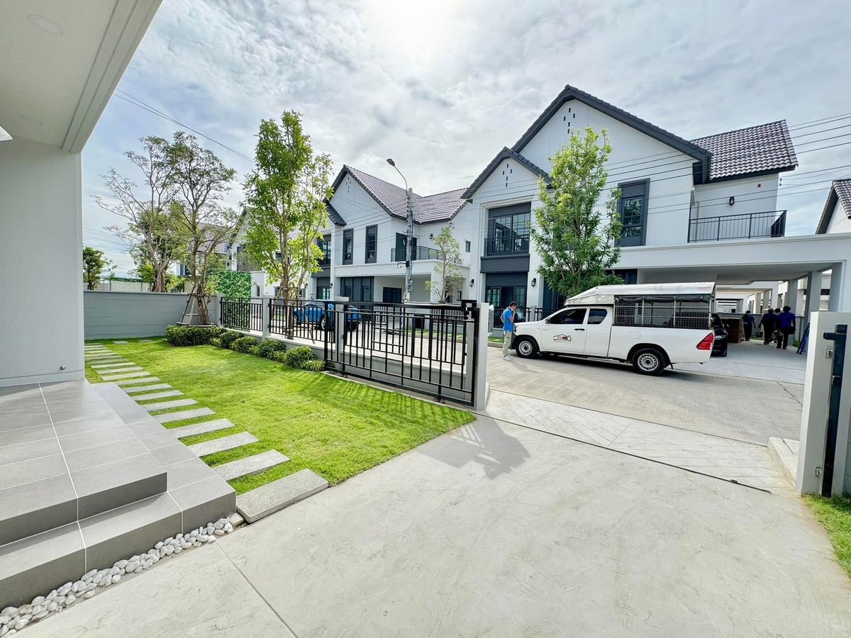 ขายบ้านบางนา แบริ่ง ลาซาล : ขายบ้านเดี่ยว CENTRO บางนา ติดสวนสนามเด็กเล่น | 5 นาทีถึง Mega Bangna บ้านแบบ Devy 230 ตร.ม. | ทิศใต้รับลม