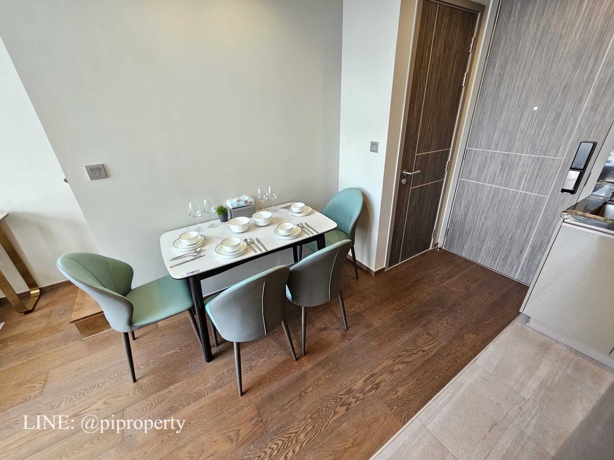 ให้เช่าคอนโดอารีย์ อนุสาวรีย์ : ดูเพล็กซ์ชั้นสูง 2 ห้องนอน ให้เช่า ไอดีโอ คิว วิคตอรี่ 0 เมตร จาก BTS ชัยชนะ และศตวรรษที่ลานภาพยนตร์ โรงเรียนและโรงพยาบาลที่ดีโดยรอบ