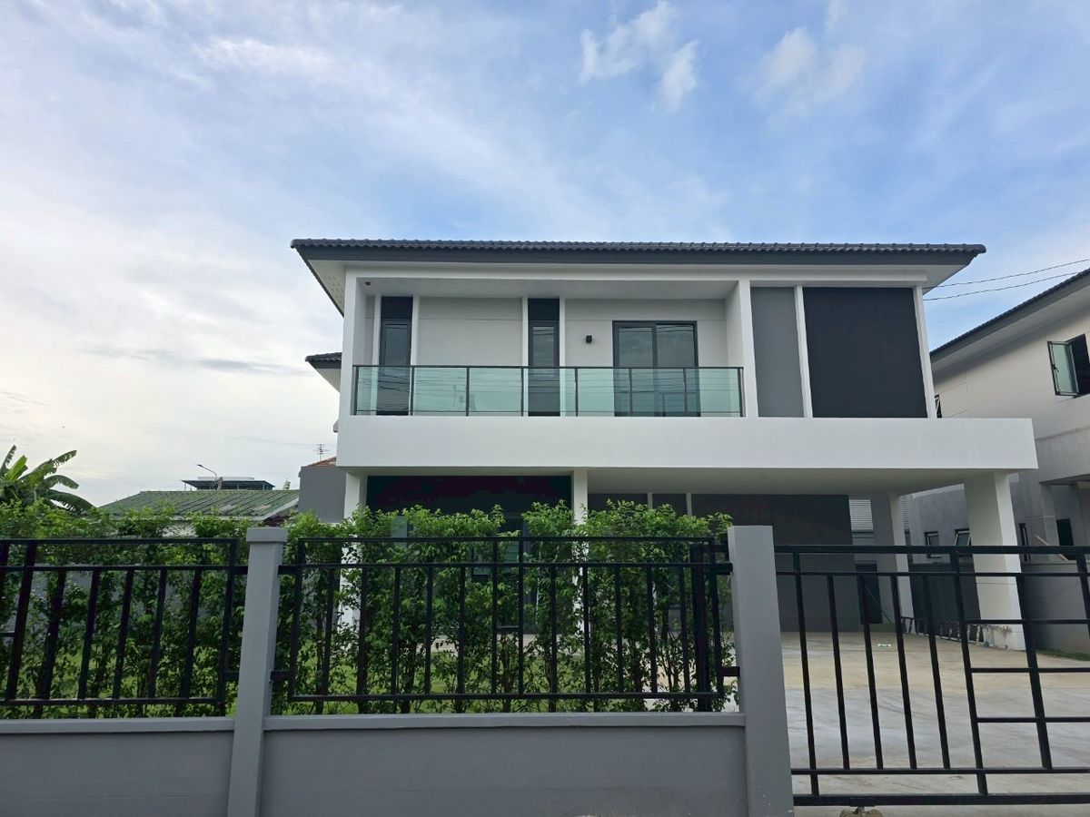 For RentHouseVipawadee, Don Mueang, Lak Si : Rent a detached house, Centro Vibhavadi Village, new house for rent, empty houses with air conditioners in every room. And the whole curtain