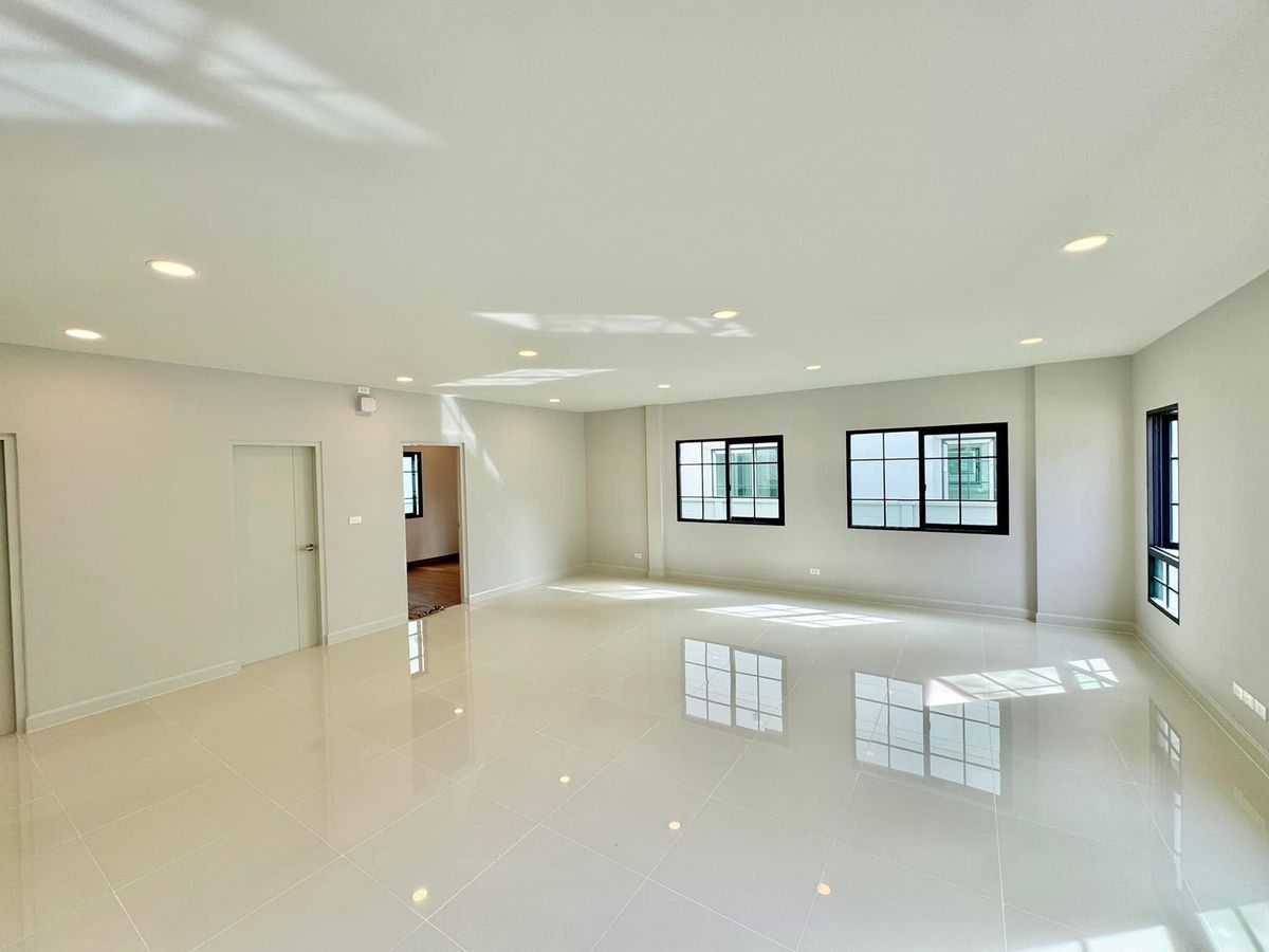 ขายบ้านบางนา แบริ่ง ลาซาล : ขายบ้านเดี่ยว CENTRO บางนา ติดสวนสนามเด็กเล่น | 5 นาทีถึง Mega Bangna บ้านแบบ Devy 230 ตร.ม. | ทิศใต้รับลม