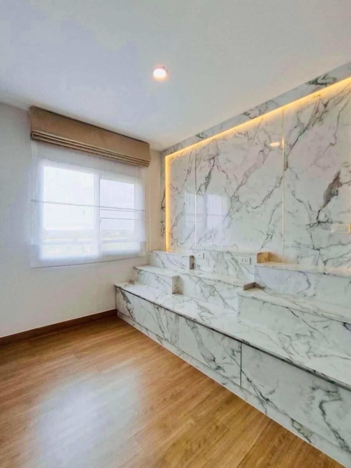 ขายบ้านลาดกระบัง สุวรรณภูมิ : 📢👇 บ้านหรู สภาพใหม่ ในโครงการและทำเลดี เดินทางสะดวก เชื่อมต่อถนนสายหลัก มอเตอร์เวย์ และทางด่วนศรีรัช ใกล้โรงเรียนนานาชาติ สนามกอล์ฟ และแหล่งไลฟ์สไตล์ครบครัน