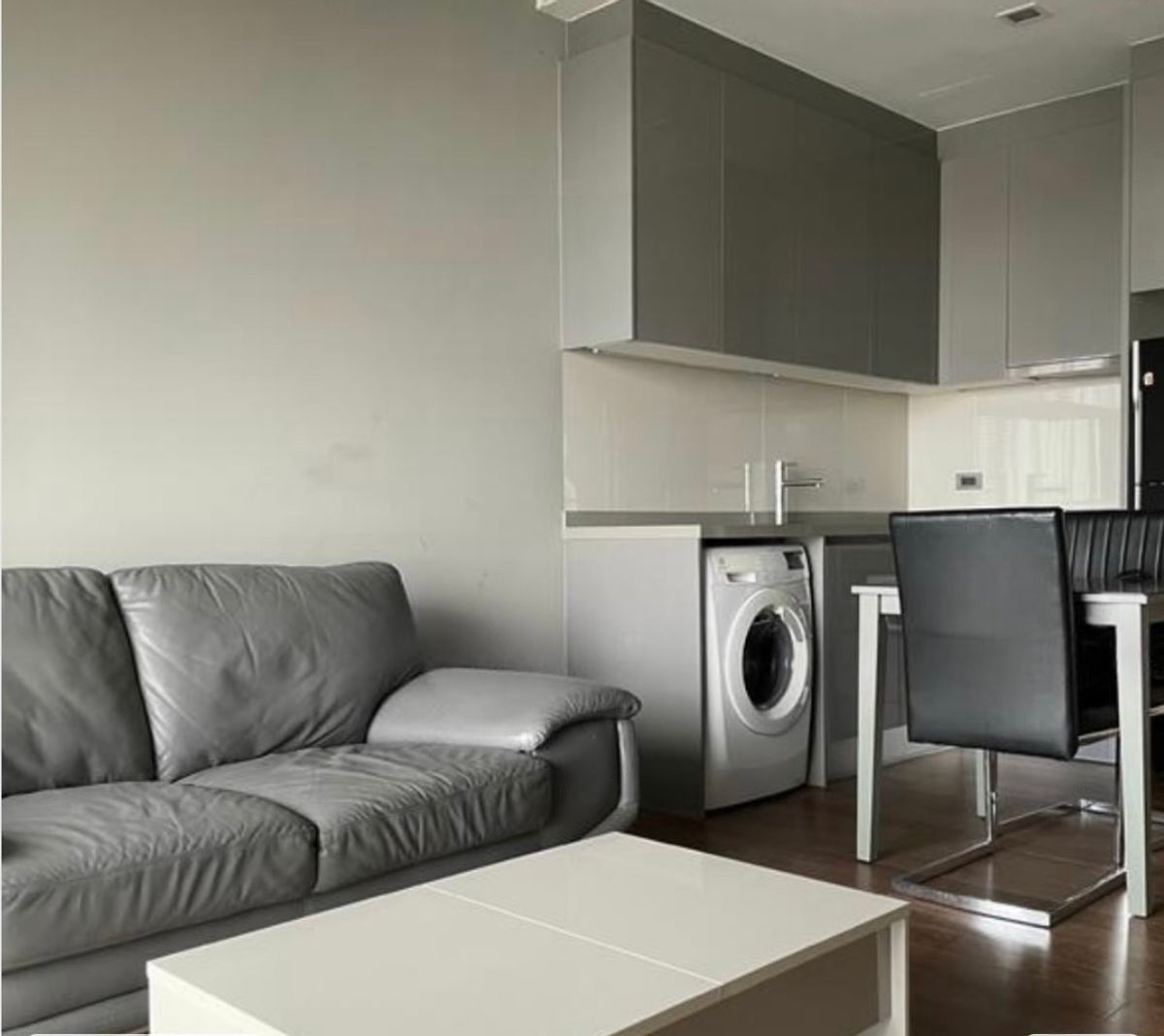 For RentCondoRatchathewi,Phayathai : Rent: M Phayathai condo 📍 Location: Near BTS Victory Monument 🛏 Bedroom: 1 room 🛁 Bathroom: 1 room