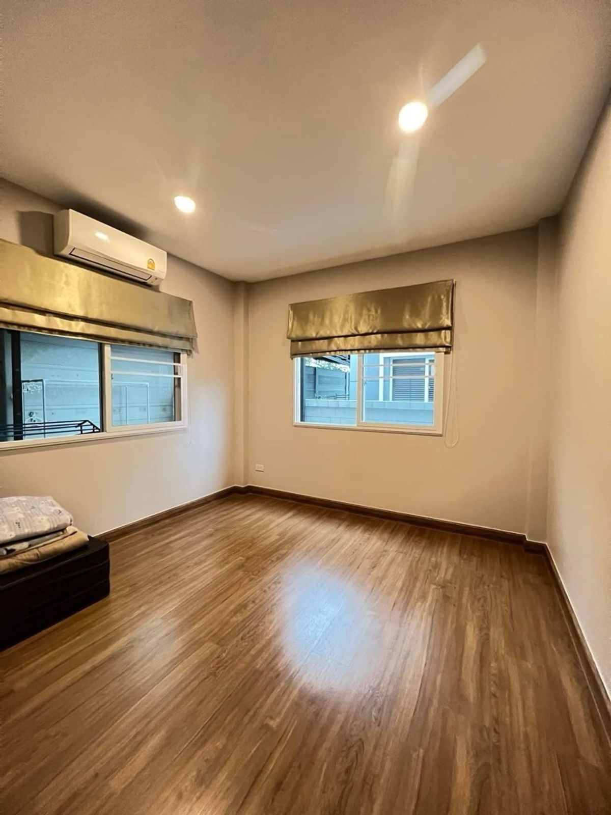 ขายบ้านลาดกระบัง สุวรรณภูมิ : 📢👇 บ้านหรู สภาพใหม่ ในโครงการและทำเลดี เดินทางสะดวก เชื่อมต่อถนนสายหลัก มอเตอร์เวย์ และทางด่วนศรีรัช ใกล้โรงเรียนนานาชาติ สนามกอล์ฟ และแหล่งไลฟ์สไตล์ครบครัน