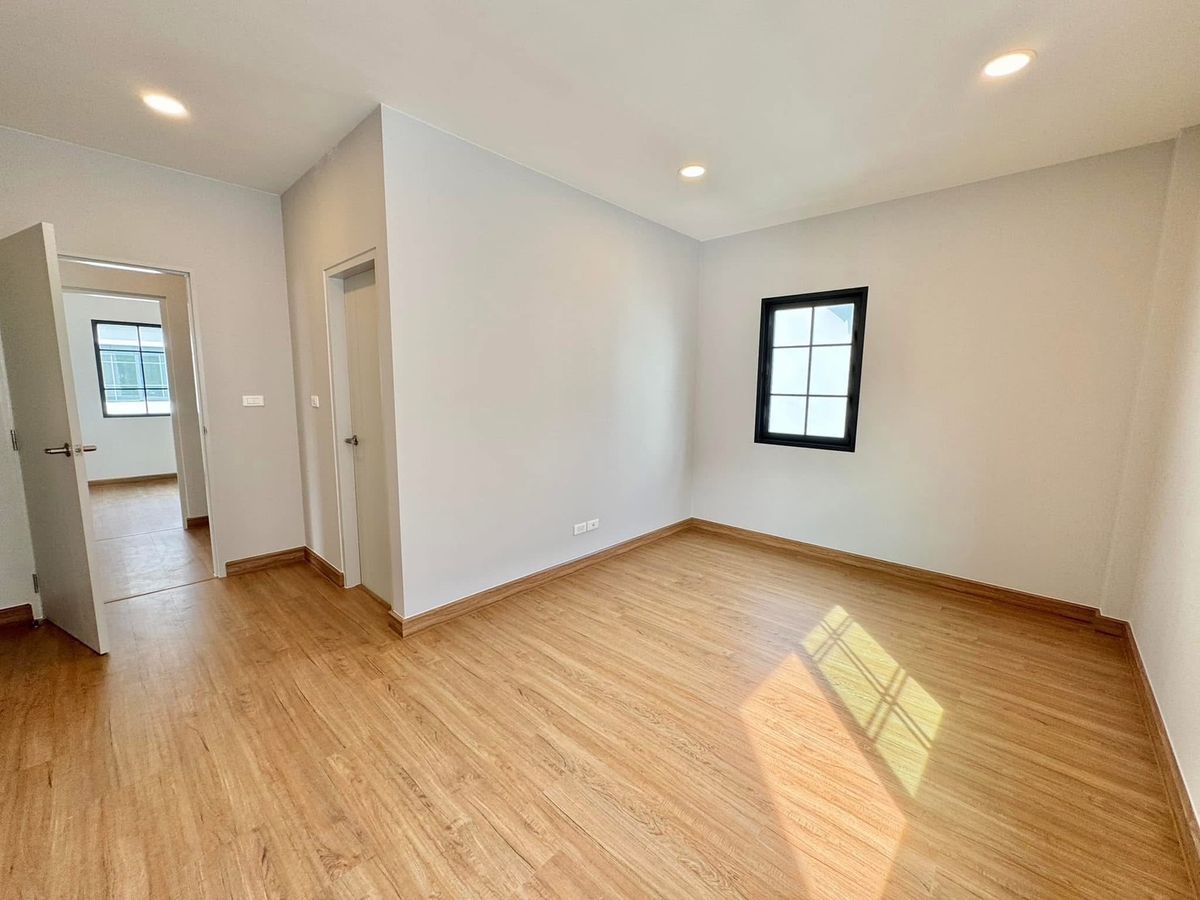 ขายบ้านบางนา แบริ่ง ลาซาล : ขายบ้านเดี่ยว CENTRO บางนา ติดสวนสนามเด็กเล่น | 5 นาทีถึง Mega Bangna บ้านแบบ Devy 230 ตร.ม. | ทิศใต้รับลม