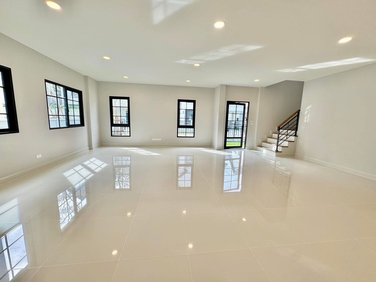 ขายบ้านบางนา แบริ่ง ลาซาล : ขายบ้านเดี่ยว CENTRO บางนา ติดสวนสนามเด็กเล่น | 5 นาทีถึง Mega Bangna บ้านแบบ Devy 230 ตร.ม. | ทิศใต้รับลม