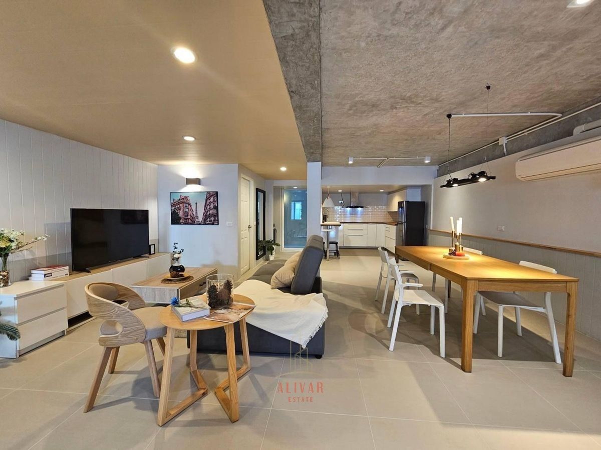For RentHouseOnnut, Udomsuk : RH060725 For rent 2-storey house, fully furnished, modern style, Sukhumvit 71 area, only 10 minutes from Thonglor